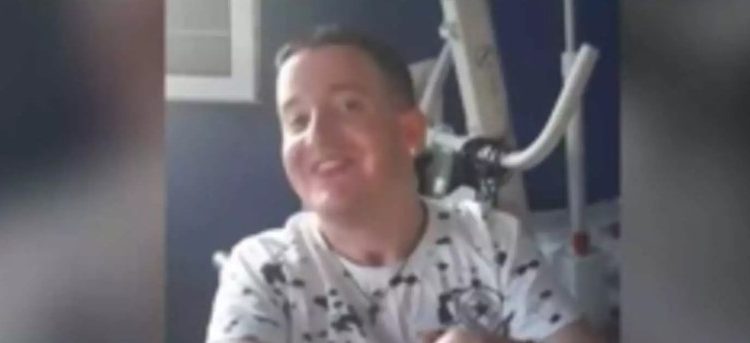 Απίστευτη καταγγελία: Μας ταλαιπωρούν απο τον Οκτώβριο με το επίδομα για τον παραπληγικό γιο μου[video]