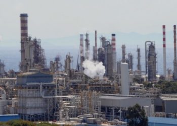 ΕΚΤΑΚΤΟ! Φωτιά στο διυλιστήριο της Motor Oil