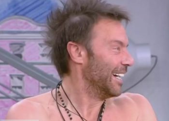 Στράτος Τζώρτζογλου: Εισέβαλε στο Πρωινό και… ξεγυμνώθηκε – Άφωνοι στο πλατό[video]