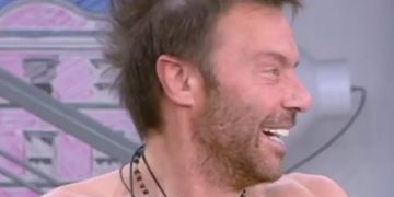 Στράτος Τζώρτζογλου: Εισέβαλε στο Πρωινό και… ξεγυμνώθηκε – Άφωνοι στο πλατό[video]