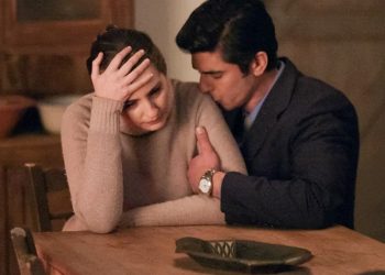 Άγριες Μέλισσες: H Ελένη διστάζει να μοιραστεί τους φόβους της με τον Λάμπρο