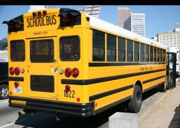 Παιδιά έδωσαν κρυφά σημείωμα σε οδηγό σχολικού και έσωσαν γυναίκα από τη φρικτή της μοίρα