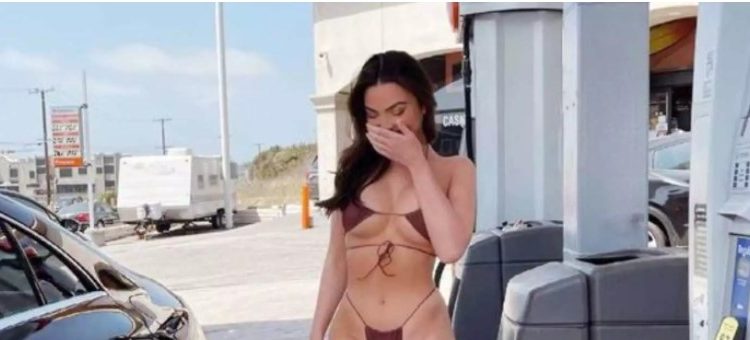 Alldaynews.gr Μοντέλο εμφανίστηκε σε βενζινάδικο με μικροσκοπικό μαγιό και έγινε χαμός