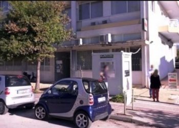 Πήγαν να κάνουν το εμβόλιο και η γιατρός τους έλεγε να μην το κάνουν γιατί κινδυνεύουν!