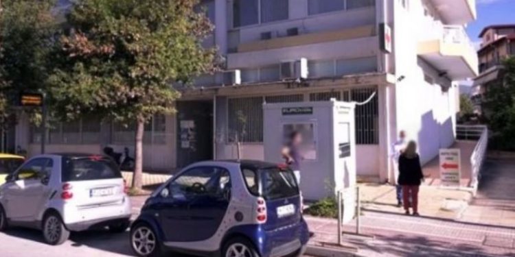 Alldaynews.gr Πήγαν να κάνουν το εμβόλιο και η γιατρός τους έλεγε να μην το κάνουν γιατί κινδυνεύουν!