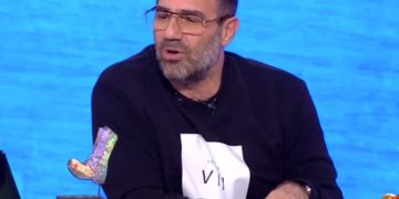 Alldaynews.gr Ράδιο Αρβύλα: «Τα ζώα σκότωσαν μητέρα δίπλα στο μωρό της»-Το σχόλιο για τη δολοφονία της 20χρονης Καρολάιν