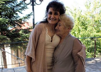 Υιοθετήθηκε παράνομα πριν από 60 χρόνια, έζησε στην Αμερική και βρήκε τη μητέρα της στην ορεινή Ναυπακτία