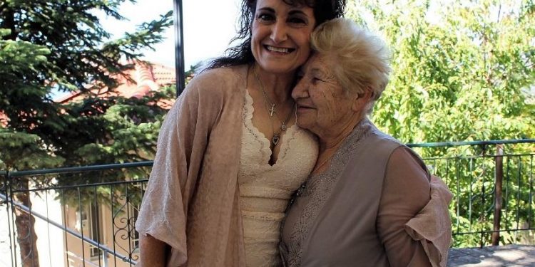 Υιοθετήθηκε παράνομα πριν από 60 χρόνια, έζησε στην Αμερική και βρήκε τη μητέρα της στην ορεινή Ναυπακτία