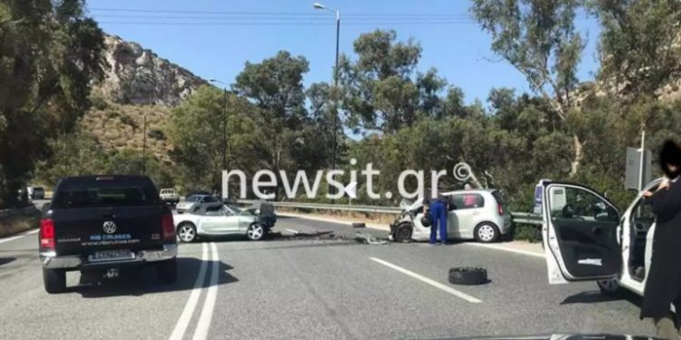 Συμβαίνει Τώρα: Σοβαρό τροχαίο στην Λ. Σουνίου-40χρονη γυναίκα χωρίς τις αισθήσεις της[Φωτογραφίες]