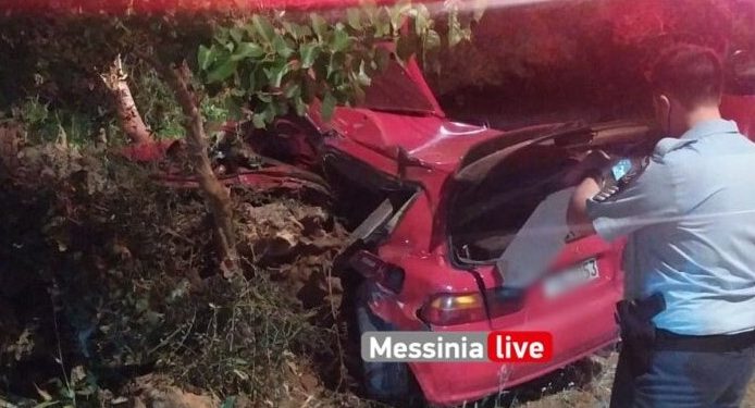 Τραγωδία τη Νύχτα: Νεκρά δύο 20χρονα παιδιά, παιδικοί φίλοι, σε τροχαίο[photos]