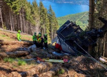 Τραγωδία στα 1490 μέτρα ύψος: Τουλάχιστον 9 νεκροί από πτώση καμπίνας τελεφερίκ στην Ιταλία[video]