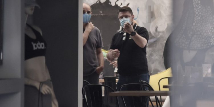 Alldaynews.gr Χαρδαλιάς για εμπρησμούς σε επιχειρήσεις της συζύγου του:Άνανδροι και θρασύδειλοι, ανθρωπάρια καλυμμένα με τις κουκούλες τους