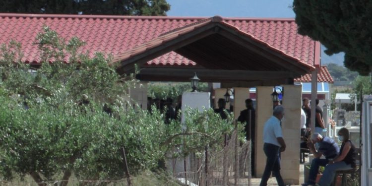 Κηδεία μικρής Ιωάννας: Ανείπωτος Θρήνος και αμέτρητα Γιατί-Πως “Έφυγε” το μικρό κοριτσάκι[Φωτογραφίες]