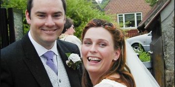 Απίστευτη τραγωδία: 44χρονη έχασε τα 2 μικρά της παιδιά και τον σύζυγό της από καρκίνο στον εγκέφαλο[photos]