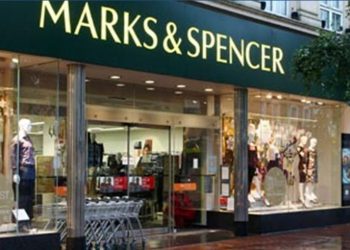 “Σκοτώνει” τα αποθέματά της η Marks & Spencer
