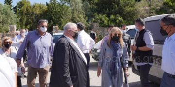 Μαρέβα  Μητσοτάκη: Καταπονημένη και με μπαστουνάκι στο μνημόσυνο για τα 4 χρόνια του Κ. Μητσοτάκη[video]