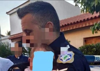 «Δεν θα φύγει από το μυαλό μου αυτή η εικόνα»-Συγκλονισμένος ο αστυνομικός που μπήκε πρώτος στο σπίτι στα Γλυκά Νερά[video]