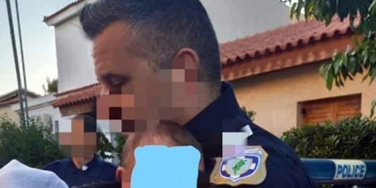 «Δεν θα φύγει από το μυαλό μου αυτή η εικόνα»-Συγκλονισμένος ο αστυνομικός που μπήκε πρώτος στο σπίτι στα Γλυκά Νερά[video]