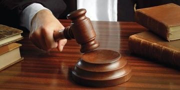 Alldaynews.gr Τραγικό Τέλος: Σφάχτηκε μέσα στο Δικαστήριο όταν του είπαν οτι είναι Ένοχος