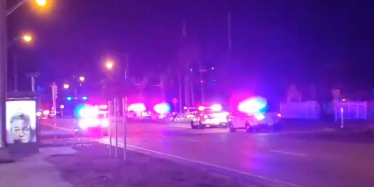 Alldaynews.gr Μακελειό στη Φλόριντα: Δυο νεκροί και δεκάδες τραυματίες από πυροβολισμούς έξω από κλαμπ (video)