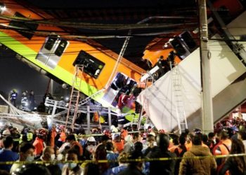 Πολύνεκρη Τραγωδία στο Μεξικό: Η στιγμή που γέφυρα καταρρέει και τρένο πέφτει σε αυτοκινητόδρομο! Βίντεο-σοκ!