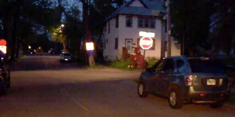 Alldaynews.gr Πυροβόλησαν 9χρονη στο κεφάλι ενώ έκανε τραμπολίνο! Σε τραγική κατάσταση οι γονείς της μικρής (ΦΩΤΟ)