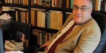 Alldaynews.gr “Πρέπει να κοιμηθείς μαζί μου για να κάνεις καριέρα”-Οι μαρτυρίες τριών γυναικών για τον σεναριογράφο Αλέξανδρο Κακαβά