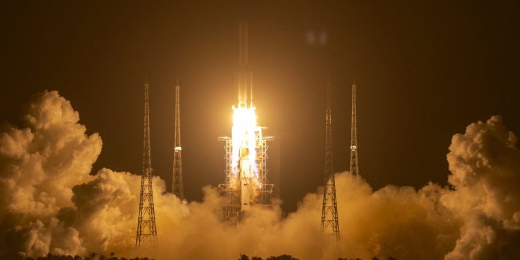 Alldaynews.gr Επιφυλακή στην Ελλάδα με ΝΟΤΑΜ από ΥΠΑ: Κινέζικος πύραυλος πέφτει ανεξέλεγκτα στη Γη