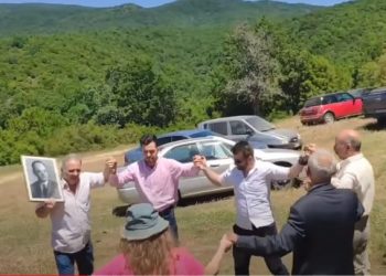 Νοσταλγοί της Χούντας στη Λάρισα έστησαν τρικούβερτο γλέντι με φωτογραφίες του Παπαδόπουλου (ΦΩΤΟ, video)