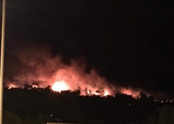 Συμβαίνει Τώρα: Καίγεται το Λουτράκι-Εκκενώνονται οικισμοί, Καίγονται σπίτια[Φωτογραφίες-Βίντεο]