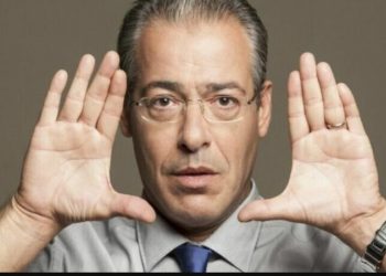 Νίκος Μάνεσης: Ο άγνωστος γάμος με καταξιωμένη τραγουδίστρια, η ηλικία, η εκπομπή, η σύζυγος και τα παιδιά