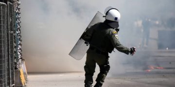 Χάος στη Νέα Σμύρνη πριν το Πανιώνιος-Ηλιούπολη – Μαχαιρώματα με τραυματίες