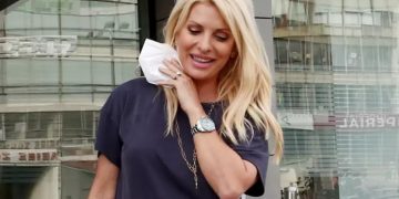 Alldaynews.gr Ελένη Μενεγάκη: Αποκάλυψε τυχαία ότι έκανε το εμβόλιο του κορονοϊού