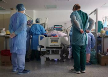 Έγινε το “Θαύμα”-Ξύπνησε η 48χρονη που νοσηλεύεται στη ΜΕΘ με θρόμβωση μετά το Johnson & Johnson