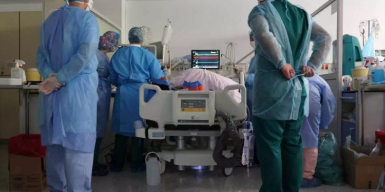 Alldaynews.gr Έγινε το “Θαύμα”-Ξύπνησε η 48χρονη που νοσηλεύεται στη ΜΕΘ με θρόμβωση μετά το Johnson & Johnson