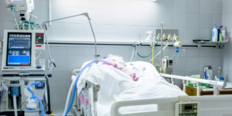 Alldaynews.gr Κρίσιμες ώρες για 18χρονο κορίτσι- Έπεσε από ταράτσα βίλας στη Ρόδο