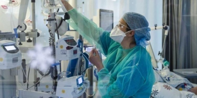 Alldaynews.gr Δύσκολες ώρες για την 34χρονη κοπέλα-Χτες το βράδυ χειρουργήθηκε στον εγκέφαλο