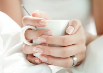 Σπάνιο σύμπτωμα στα νύχια δείχνει ότι ίσως έχετε περάσει κορονοϊό[photo]