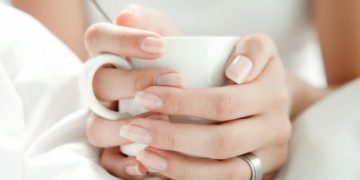 Σπάνιο σύμπτωμα στα νύχια δείχνει ότι ίσως έχετε περάσει κορονοϊό[photo]