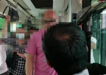 Οδηγός λεωφορείου σε επιβάτη: «Εδώ κουμάντο κάνω εγώ» (video)