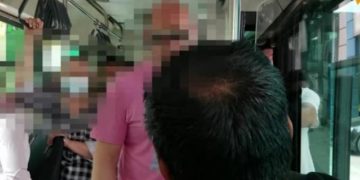 Alldaynews.gr Οδηγός λεωφορείου σε επιβάτη: «Εδώ κουμάντο κάνω εγώ» (video)