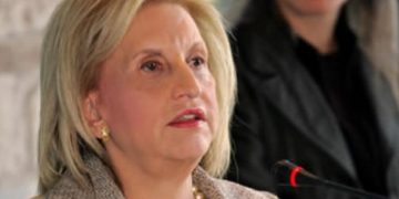 Θρήνος για την Φάνη Πάλλη Πετραλιά-Πέθανε ο σύζυγός της, Νίκος Πάλλης