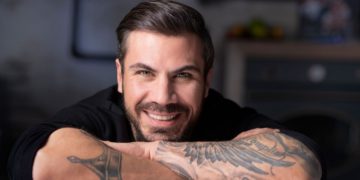 Alldaynews.gr Μπαμπάς ο Άκης Πετρετζίκης! Πότε παντρεύεται με την Κωνσταντίνα Παπαμιχαήλ