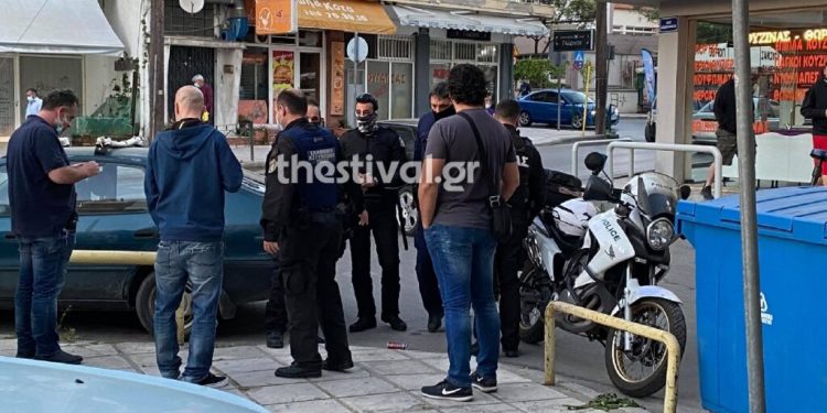 ΠΡΙΝ ΛΙΓΟ στη Θεσσαλονίκη: Πυροβολισμοί και ένας τραυματίας – Μπήκε στο όχημά του και τον βρήκαν στο Παπαγεωργίου (pics)
