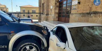 Alldaynews.gr Υπαστυνόμος κατέστρεψε το αυτοκίνητο Αστυνομικού Διευθυντή – Το τράκαρε και βγήκε με βαριοπούλα! Δείτε φωτογραφίες