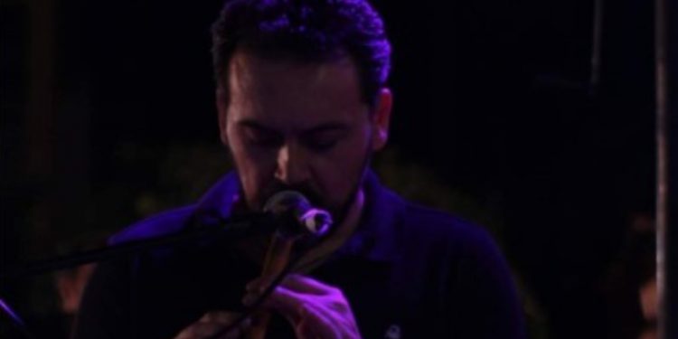 Alldaynews.gr Τέλος στη ζωή του έβαλε ο 43χρονος καλλιτέχνης Γιάννης Ρομπογιαννάκης-Πατέρας 2 παιδιών, το ένα βρέφος