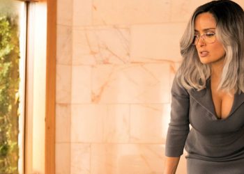 Η Σάλμα Χάγιεκ για τη μάχη της με τον κορωνοϊό: «Αρνήθηκα να πάω στο νοσοκομείο – Ήθελα να πεθάνω στο σπίτι»