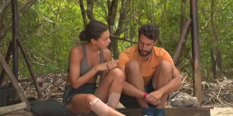 Alldaynews.gr Survivor: Ο Σάκης Κατσούλης «γλυκοκοιτάζει» τη Νικολέττα