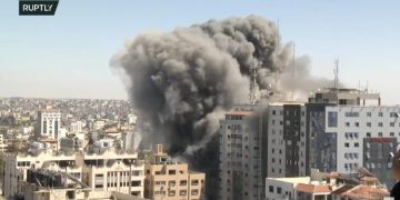 Alldaynews.gr «Θέλουμε 10 λεπτά να κατέβουμε 11 ορόφους»: Το Ισραήλ βομβάρδισε τον πύργο του Al-Jazeera και του Associated Press (pics, vid)