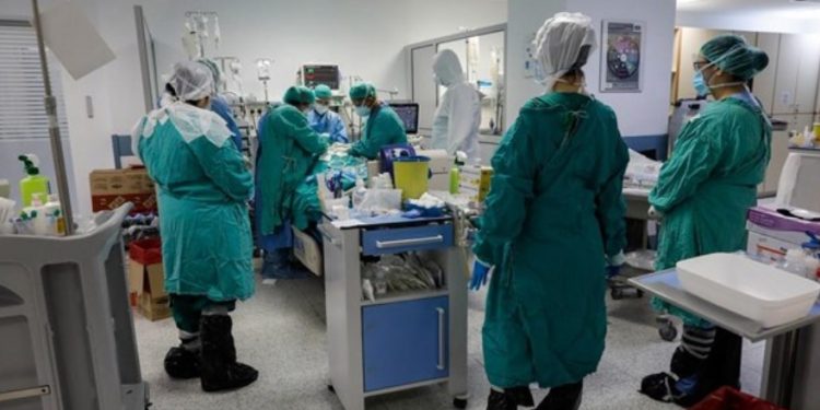 Alldaynews.gr Σύρος: Πήγε στο Νοσοκομείο με ένα μπουκάλι αλάτι  στον πρωκτό! Σοκαρισμένοι και οι γιατροί